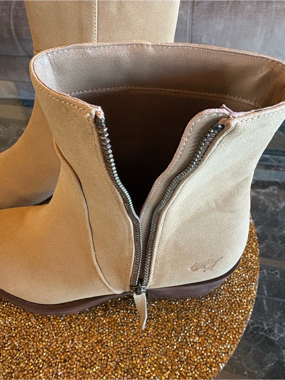 Rocket Dog NWT Tan Suede-Look Side-Zip Ankle Boots. Size 10 - Picture 2 of 9